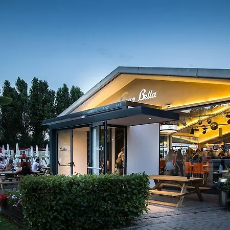 جولي كامبينج إن تاون فندق 3*