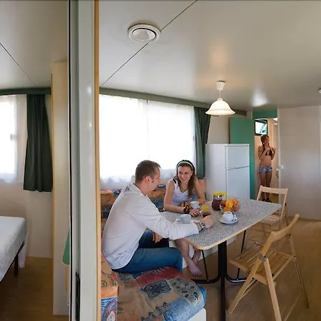 Hu In Town Glamping 3*