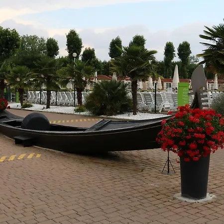 졸리 캠핑 인 타운